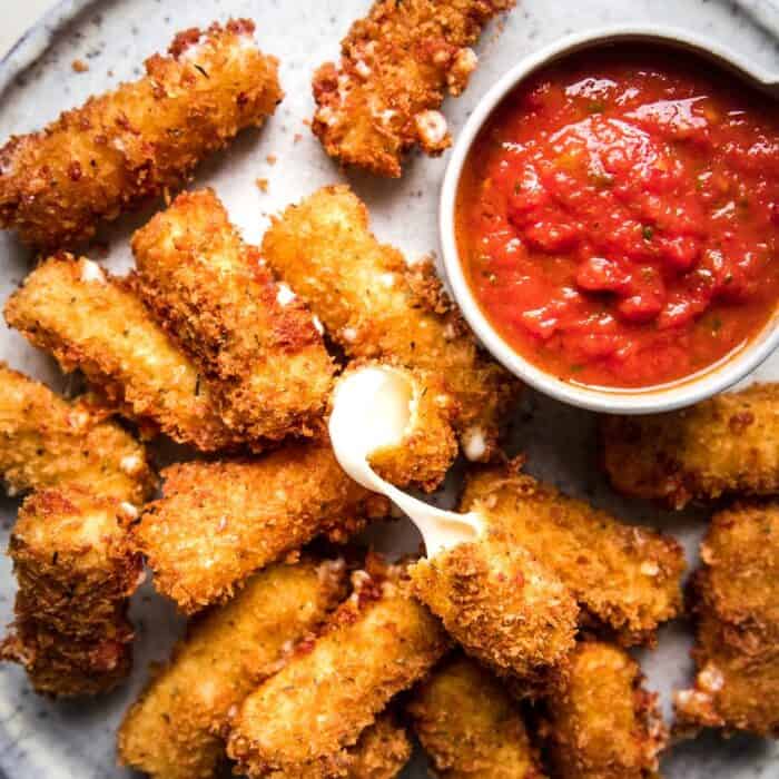 Sprøde panerede mozzarella sticks – perfekt til snack, tapas eller forret