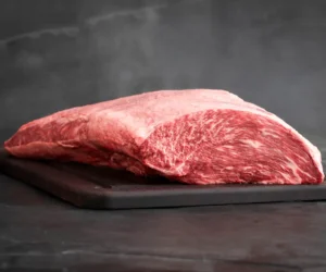 Kornfodret Angus yderlår – magert oksekød i vakuumpakning